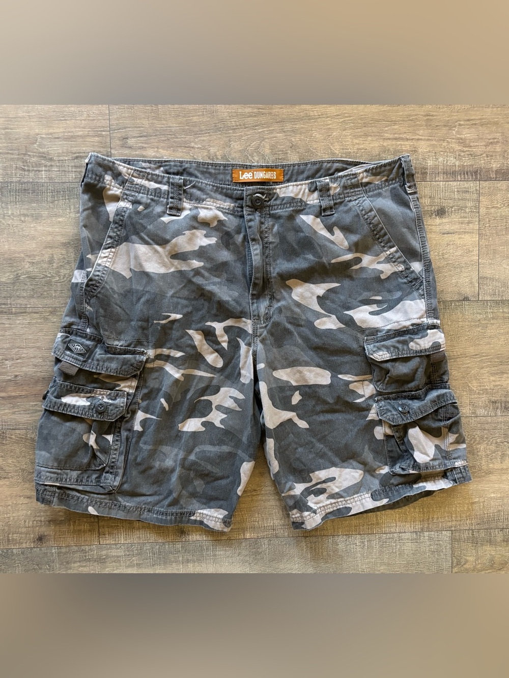 Lee Dungarees men’s size 40 camo camouflage print cargo shorts 100% cotton